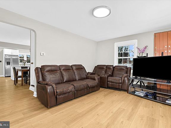 4th image of 1207 Lorraine Ave