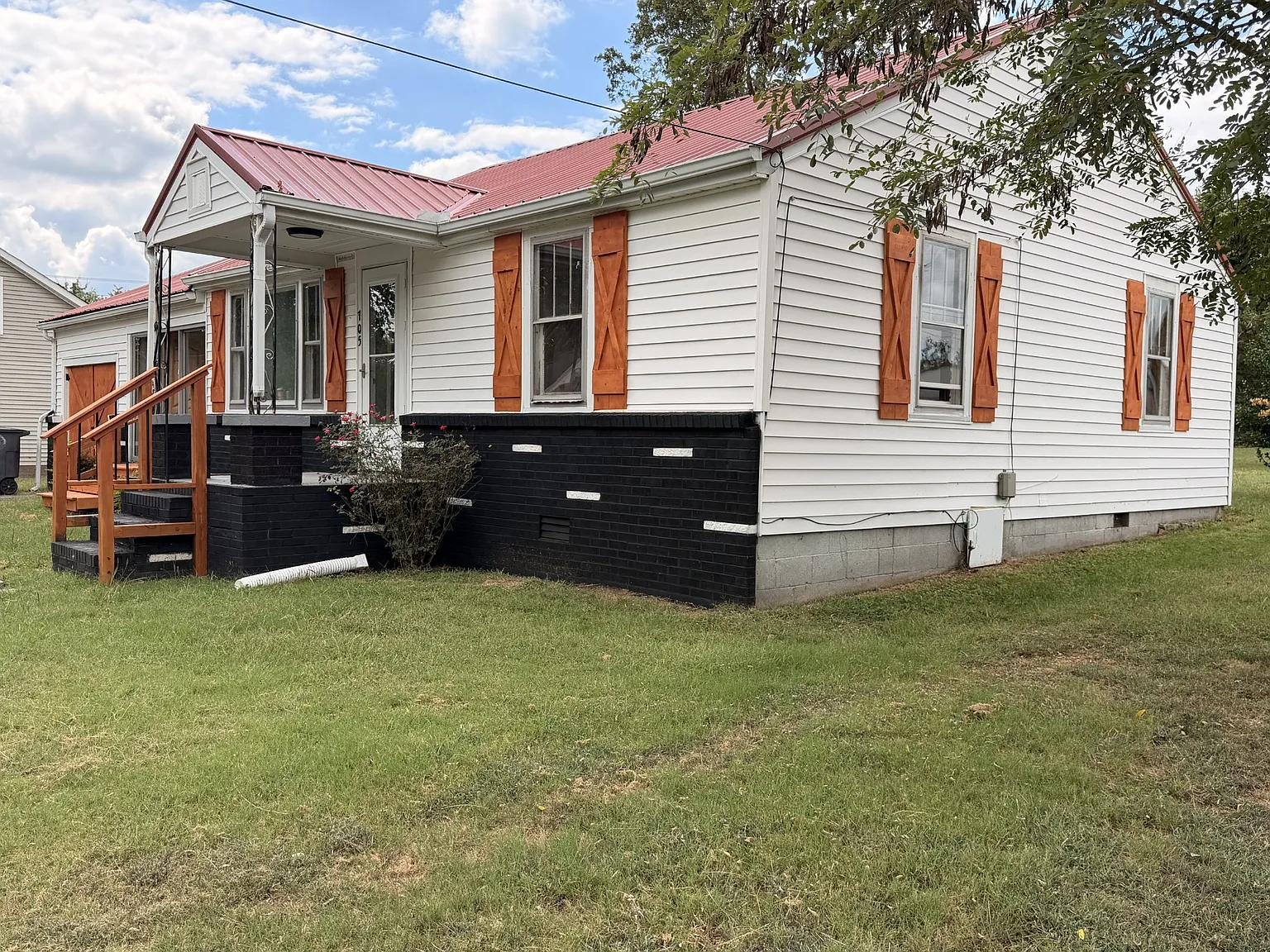3 bed, 1.0 bath, 1029 sqft, $1,200 — Photo 3