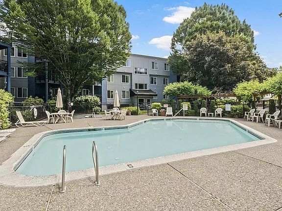 2nd image of 8720 SW Tualatin Rd APT 205
