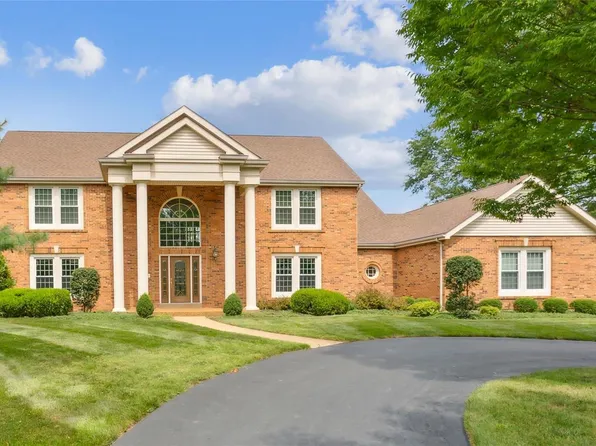 2358 Sterling Pointe Dr, Chesterfield, MO 63005