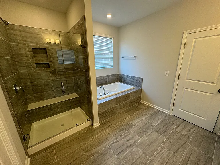2422 Greshford Ln — Photo 20