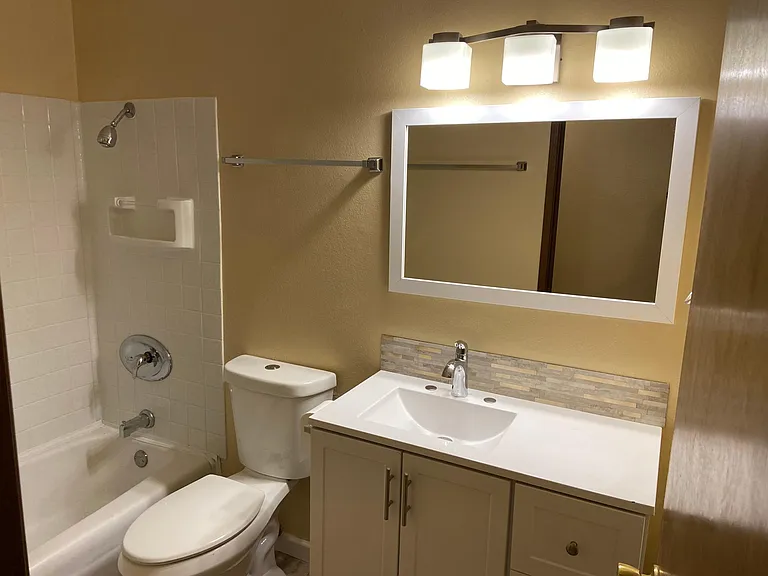 2118 Colby Ave #2 — Photo 3