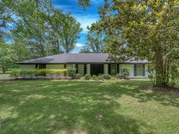 300 Whispering Pine Dr, Haughton, LA 71037