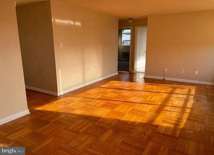 1030 E Lancaster Ave #823