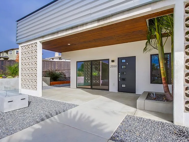 2550 Gregory Dr — Photo 3