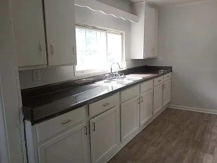 3 bed, 1.0 bath, $800 — Photo 3