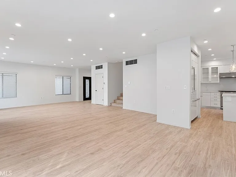 913 N Hilldale Ave #3 — Photo 1