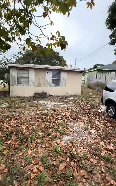 2nd image of 801 39th Court