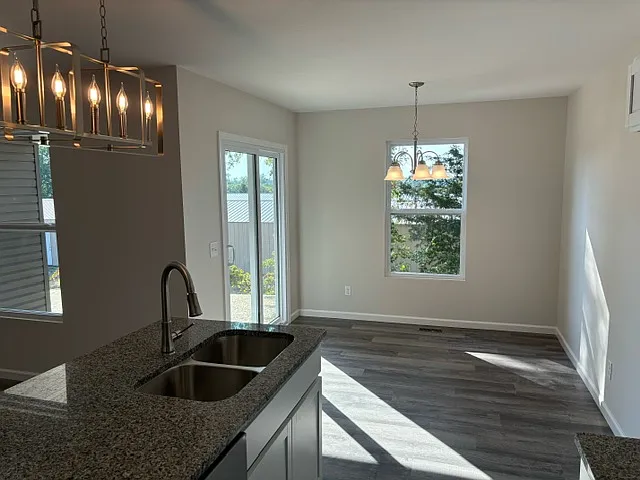 3 bed, 1250 sqft, $1,900 — Photo 3