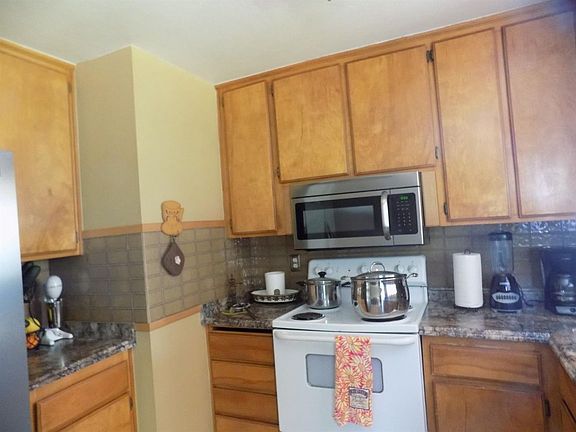 5th image of 183 Muir St
