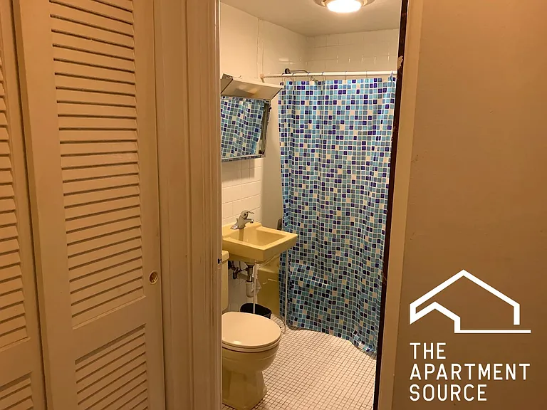 8258 Niles Center Rd #E3 — Photo 5
