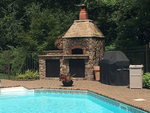 4th image of 6 Barnum Ct