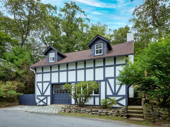 93 Circuit Road, Tuxedo Park, NY 10987