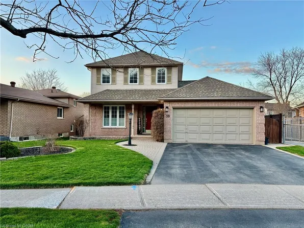 39 Colonial Cres, Grimsby, ON L3M 5H3