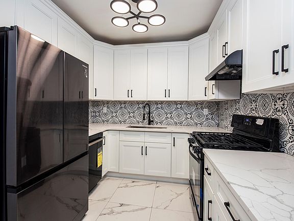 4th image of 2559 Tenbroeck Ave