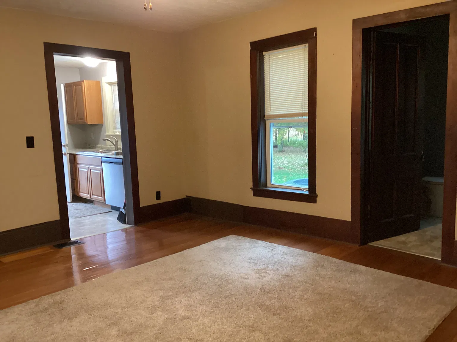 3 bed, 1800 sqft, $1,100 — Photo 4