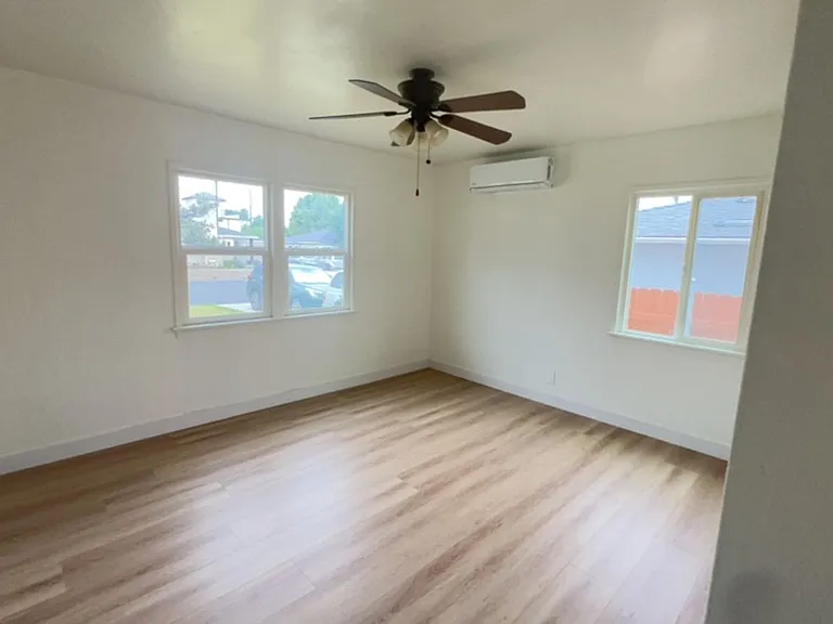 4645 Gardena Dr — Photo 9