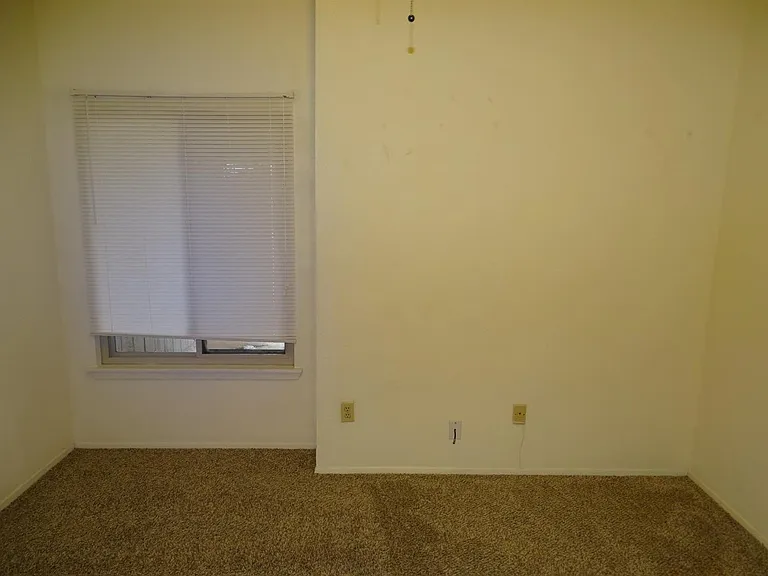 212 N Troy Ave #B — Photo 11