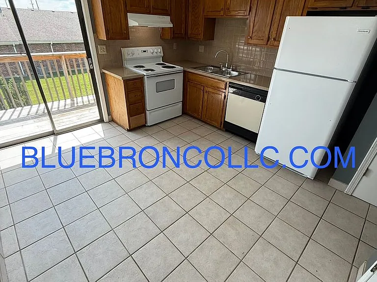 Cute 2 bedroom 1 bathroom home with a 1 car garage — Photo 5