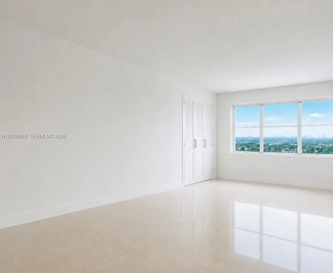 Octagon Towers I Condo — Photo 2