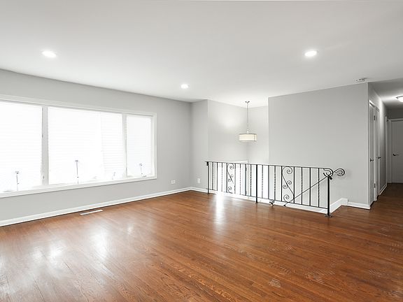 3rd image of 14835 Menard Ave