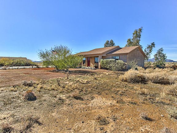 4th image of 820 N 384th Dr