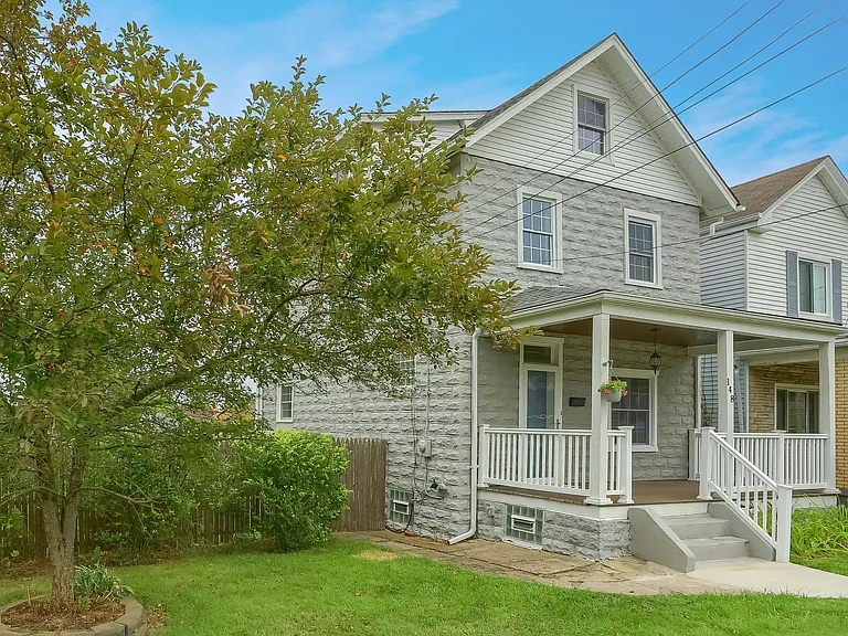 148 Dahlia St — Photo 1