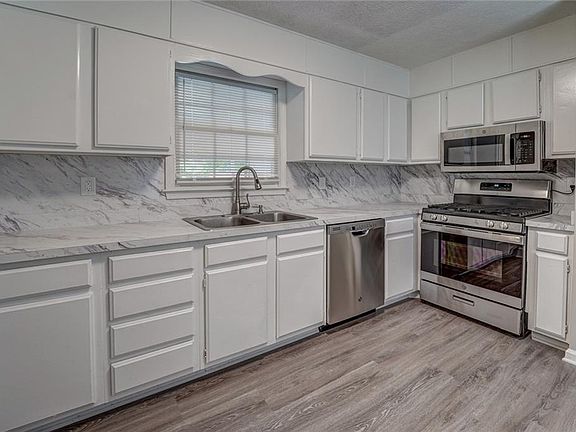 3rd image of 2266 Briarwood Cir SW