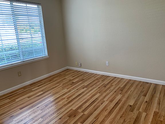 4th image of 14421 Pinewood Dr