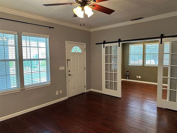 3rd image of 1304 Dorothy Ln