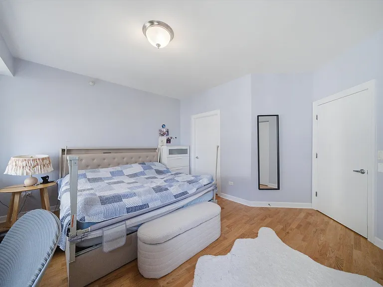 451 W Huron St #907 — Photo 13