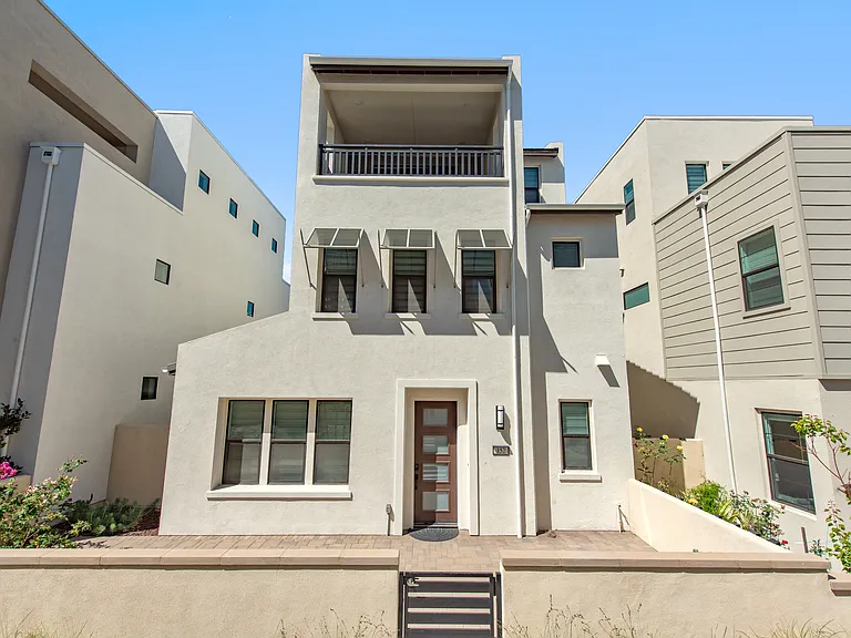 152 Yugen — Photo 1