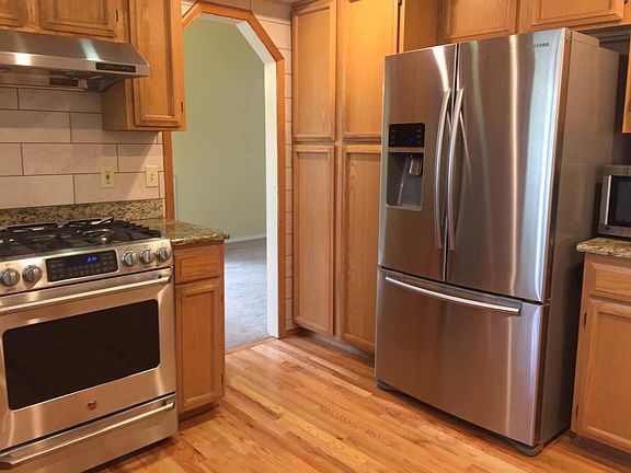 4th image of 12714 NE 86th St
