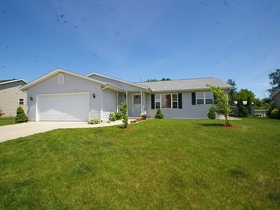 4th image of 90 Deanna Dr