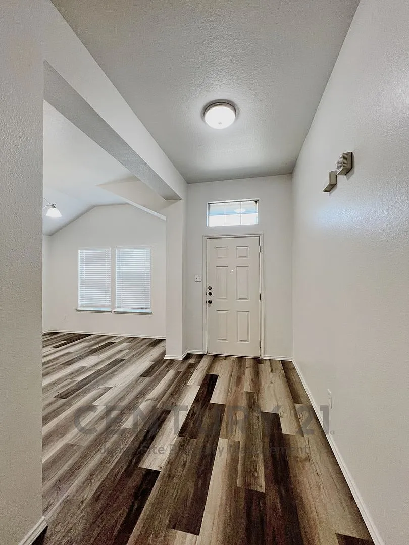 Beautiful 3/2/2 in Mira Lagos For Rent! — Photo 3