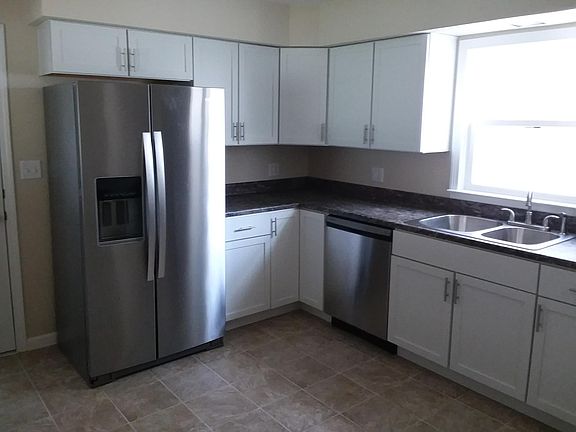 2nd image of 221 Dawnlee Ave