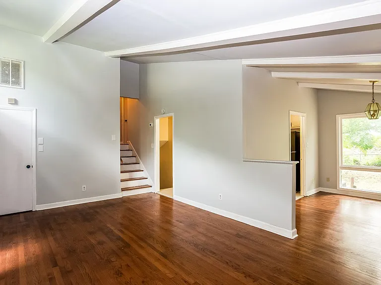 4809 Thornwood Rd — Photo 5