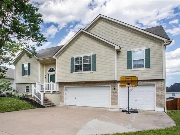 431 SW Foot Hill Dr, Grain Valley, MO 64029