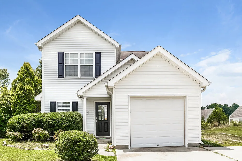 3 bed, 2.0 bath, 1341 sqft, $2,410 — Photo 1
