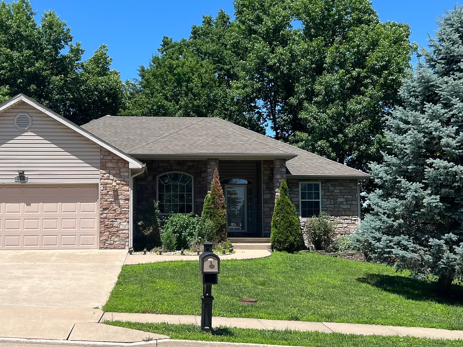 4 bed, 2856 sqft, $3,000 — Photo 1
