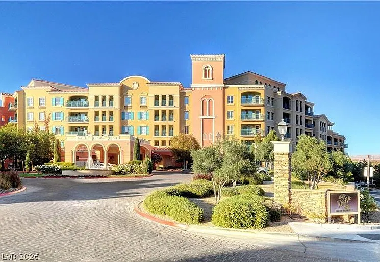 3 bed, 2.5 bath, 1732 sqft, $3,395 — Photo 2