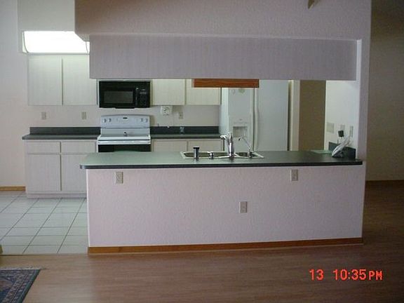 Living Rm to Kitchen