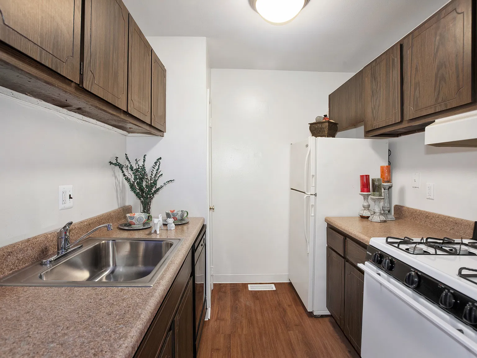 Kingsrow Apartments — Photo 4