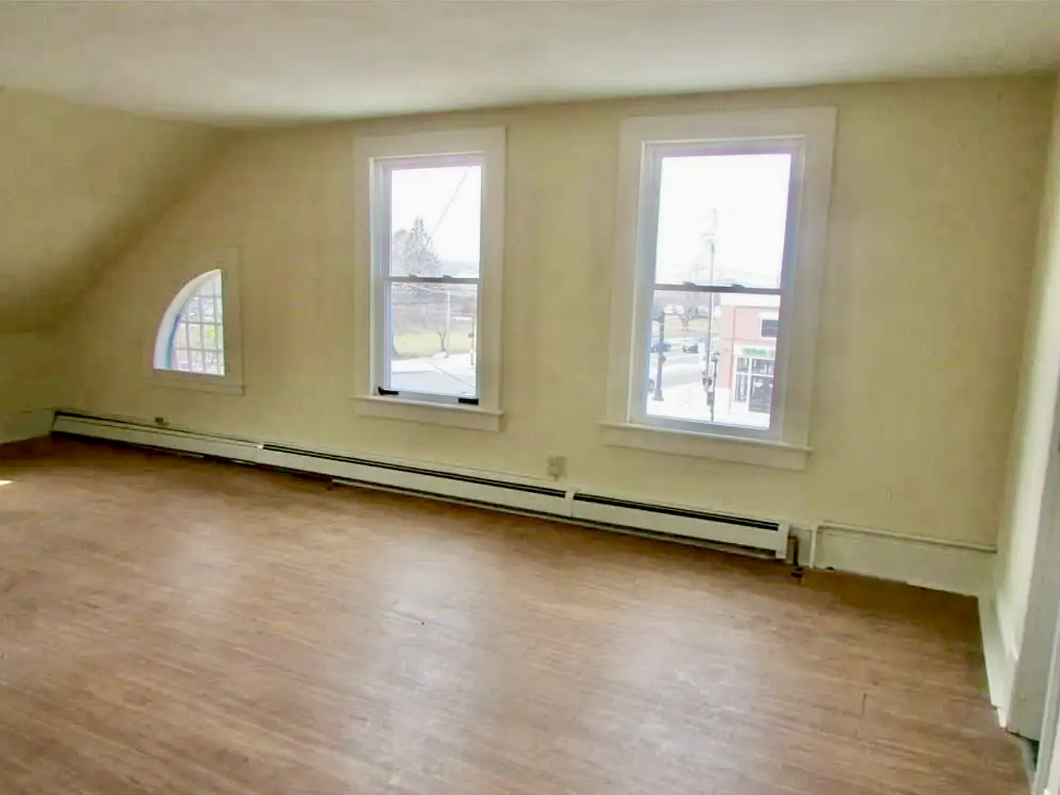 1 bed, 1400 sqft, $1,600 — Photo 2