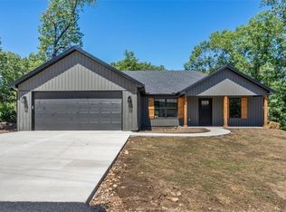 13 Berwick Ln, Bella Vista, AR 72714