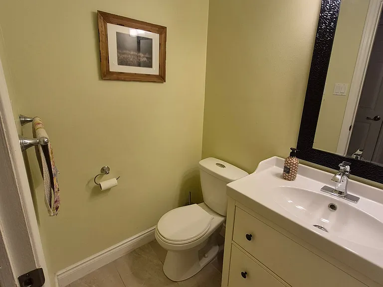 384 Pioneer Dr — Photo 10
