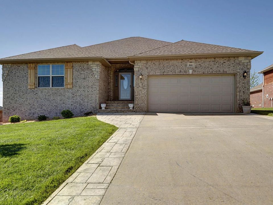 2nd image of 844 E Meadow Garden Ct