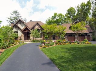 208 Shadybrook Trl, Hendersonville, NC 28739