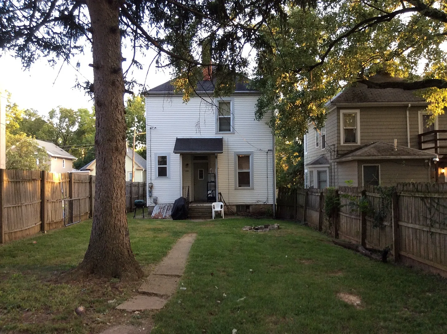 3 bedroom 1 bath single family home with yard. — Photo 3