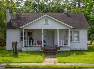 207 Thomas St, Baxley, GA 31513